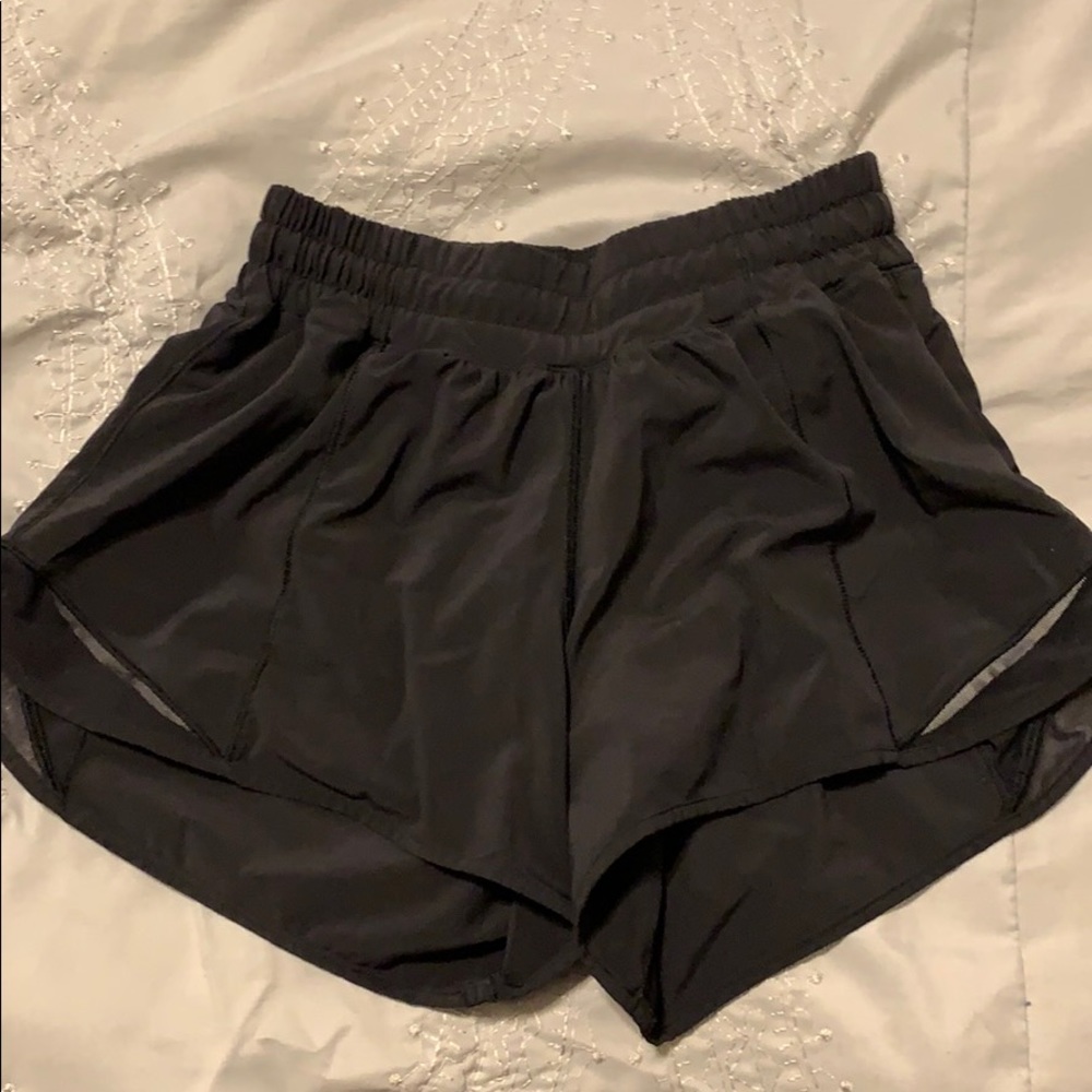 Lululemon hoth hot black shorts
